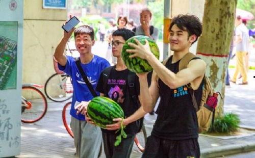 高校男女吃瓜,男女同学吃瓜大揭秘