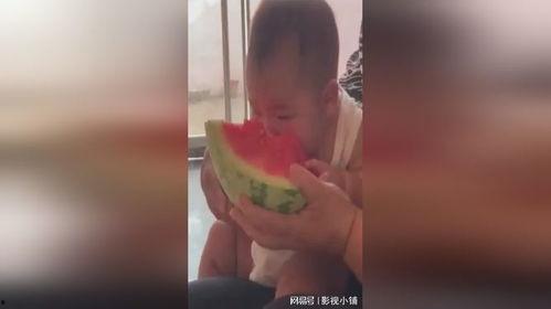 和奶奶吃瓜,和奶奶一起品味生活的甜蜜瓜果时光